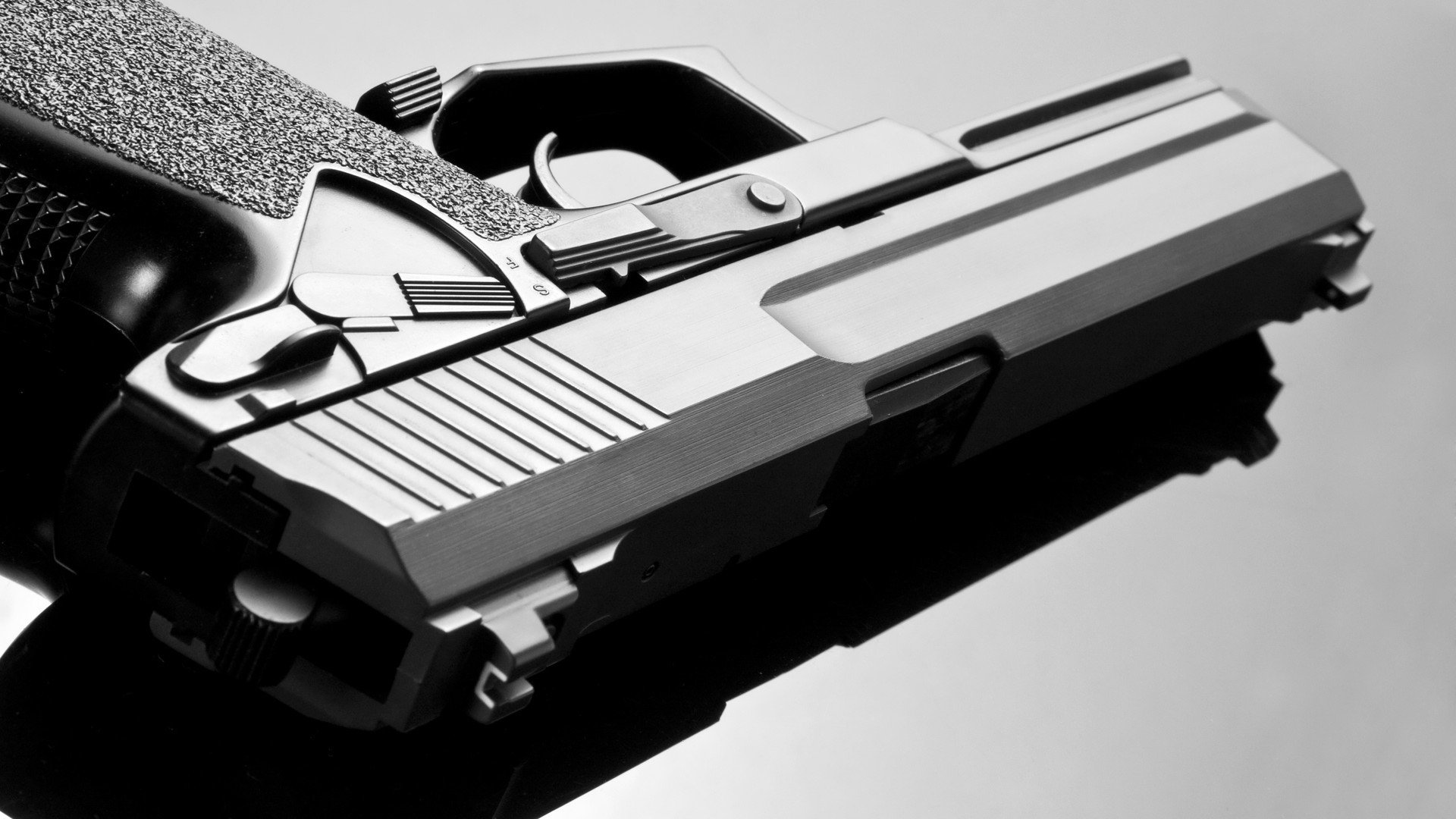 特色篮球元素融入城市夜景,营造文化氛围,篮球场夜景壁纸图片