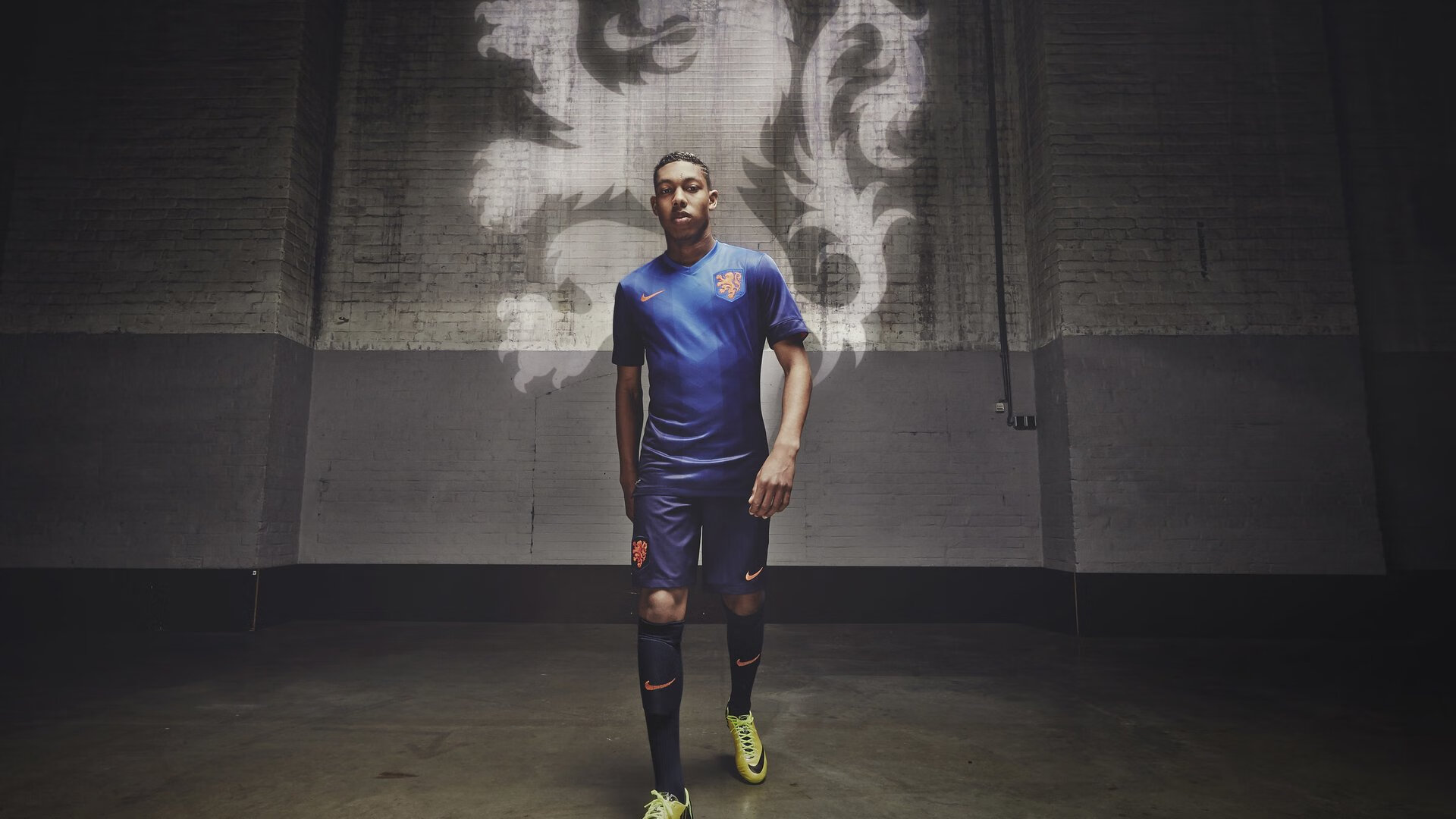 马赛高位起脚制造持续射门机会,马赛回旋动作分解图