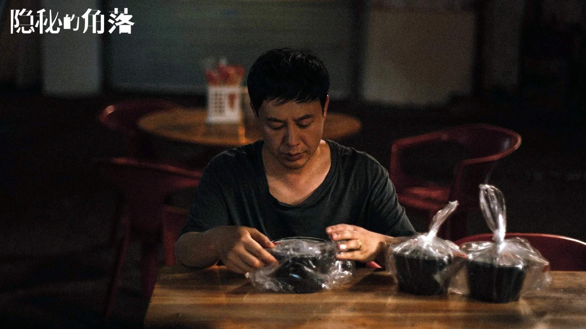 足球场创意灯光秀点亮夜晚,科技与艺术结合,足球场 灯光