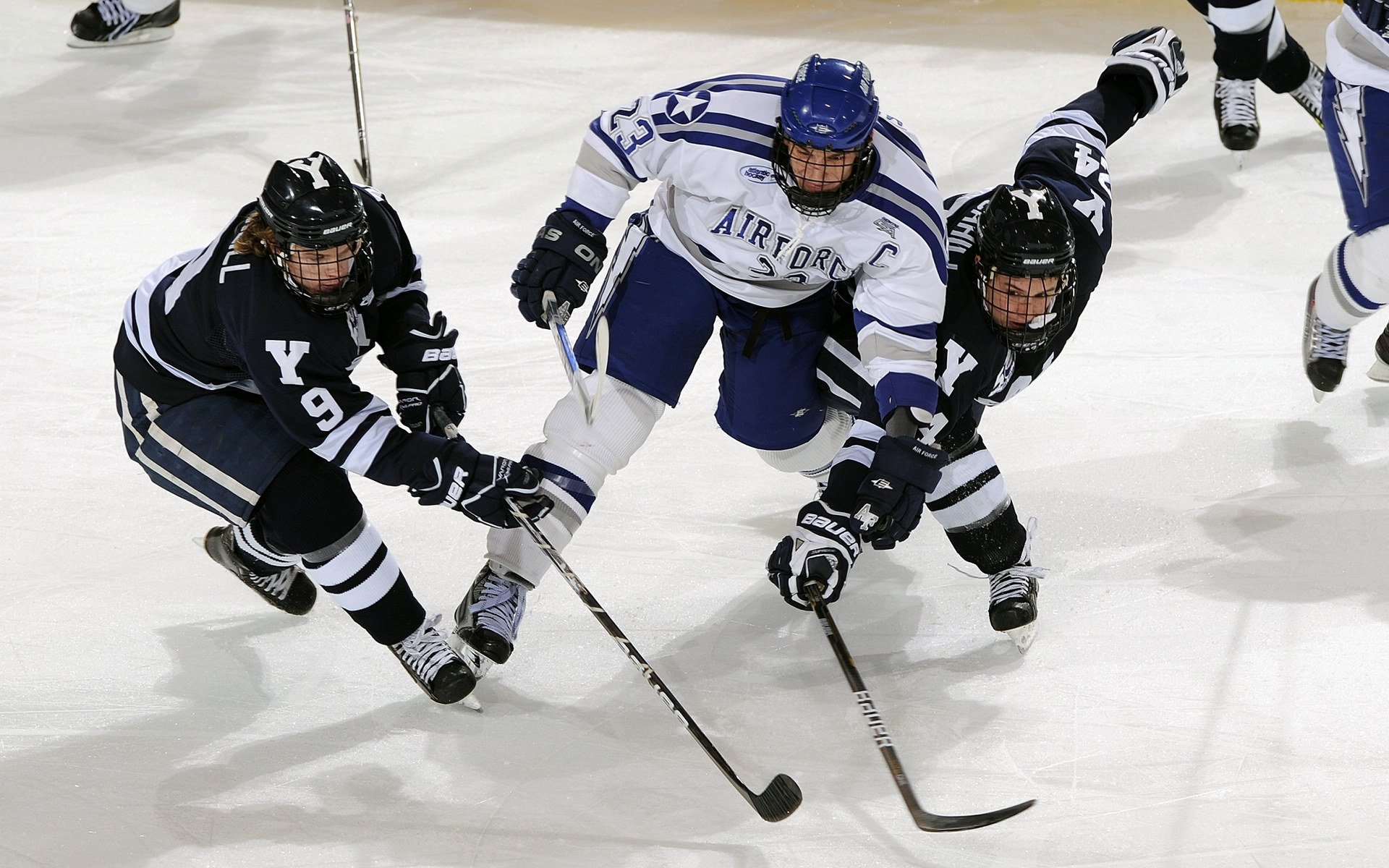 开云体育真人-弗赖堡整体防守提高限制射门空间，弗赖堡位置